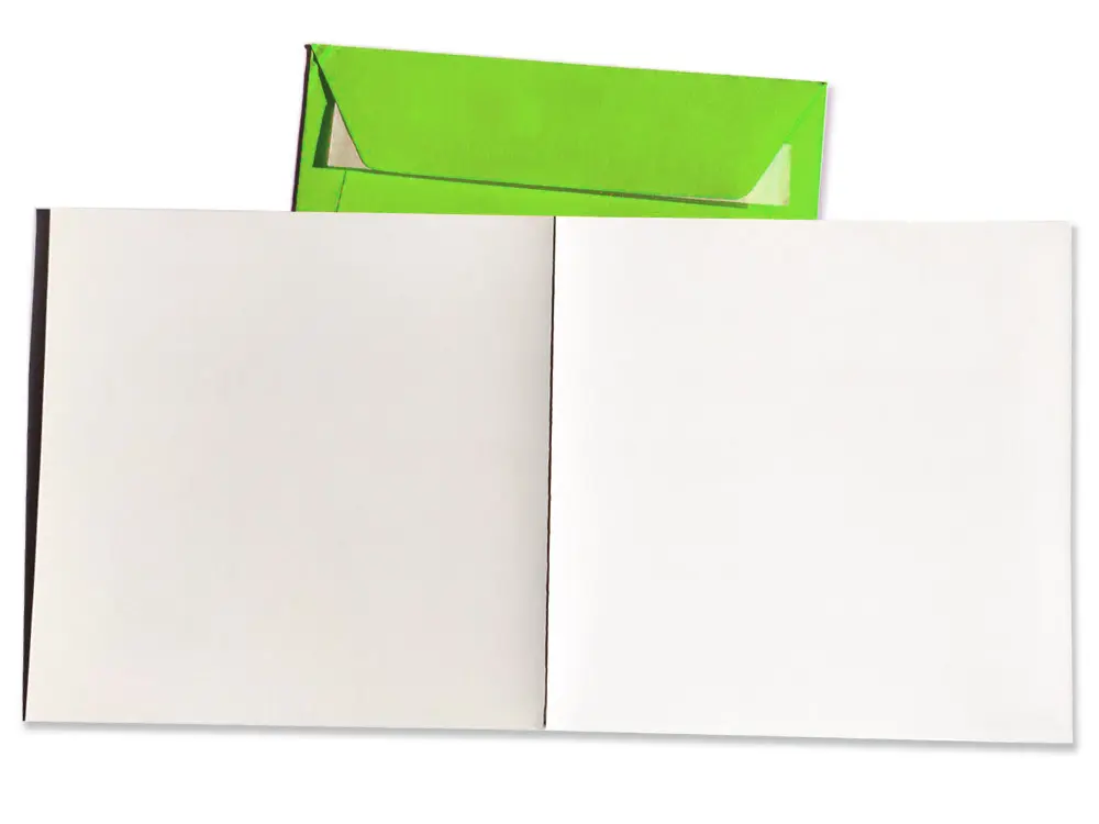 Carte postale d’anniversaire ouverte avec son enveloppe