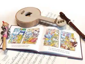 Le chat Rivari ouvert avec des instruments de musique
